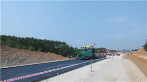 Thảm thử bê tông nhựa mặt đường cao tốc Bắc Giang - Lạng Sơn